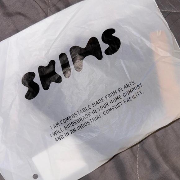 SKIMS CROPPED CAMI TANK TOP - Picture 3 of 12